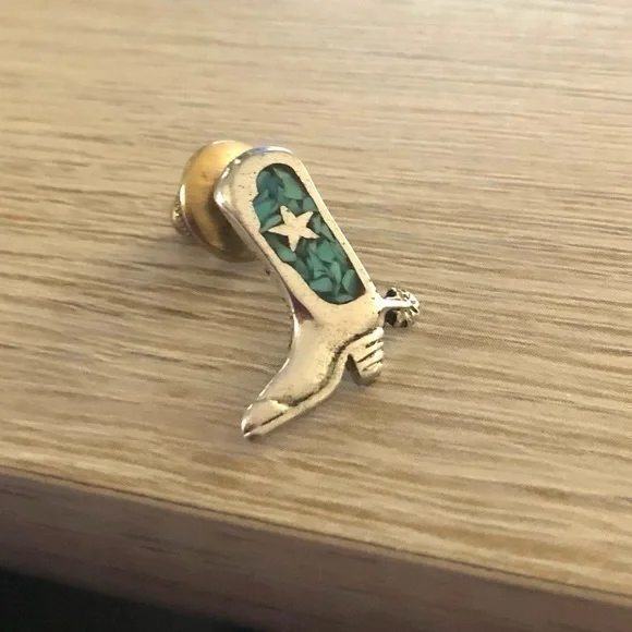 Western Cowboy Boot Silver toned Star Blue Accent Pin - Picture 1 of 3